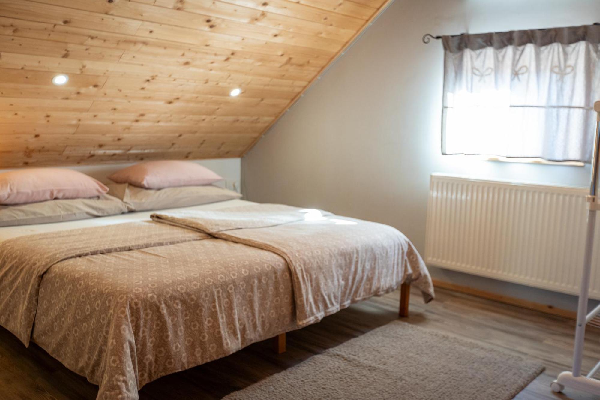 Guest House Pr' Cut Zirovnica Bagian luar foto
