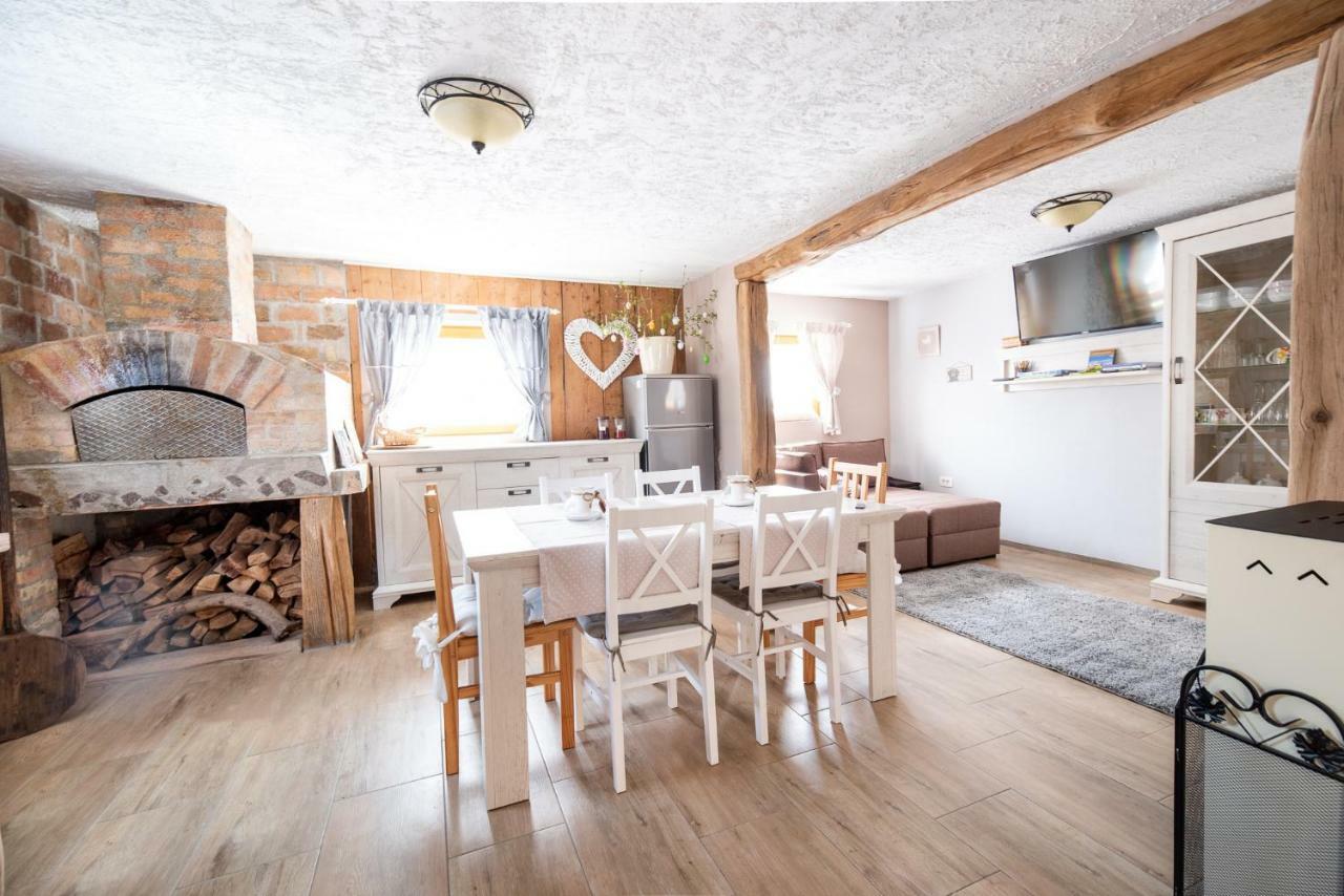 Guest House Pr' Cut Zirovnica Bagian luar foto