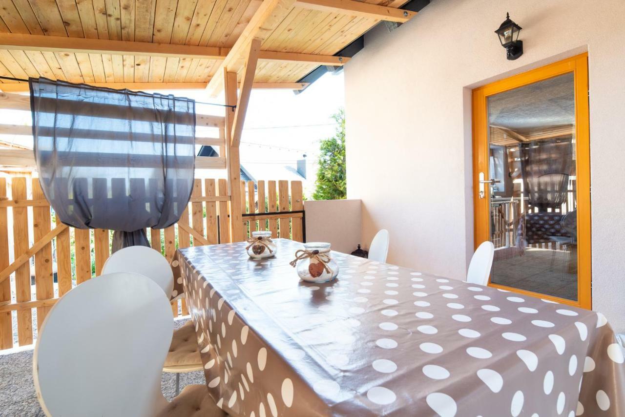 Guest House Pr' Cut Zirovnica Bagian luar foto